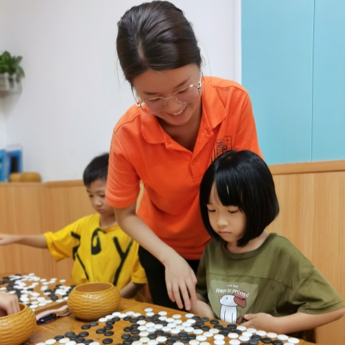 老師指導孩子下棋_副本.jpg